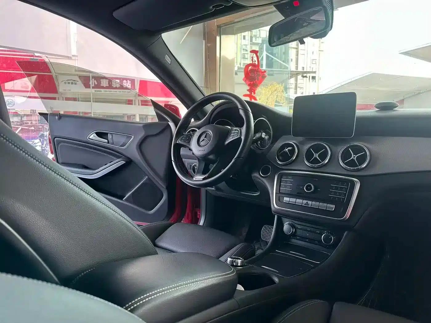 Imported Mercedes-Benz CLA 2018 CLA 200 Dynamic — миниатюра 8