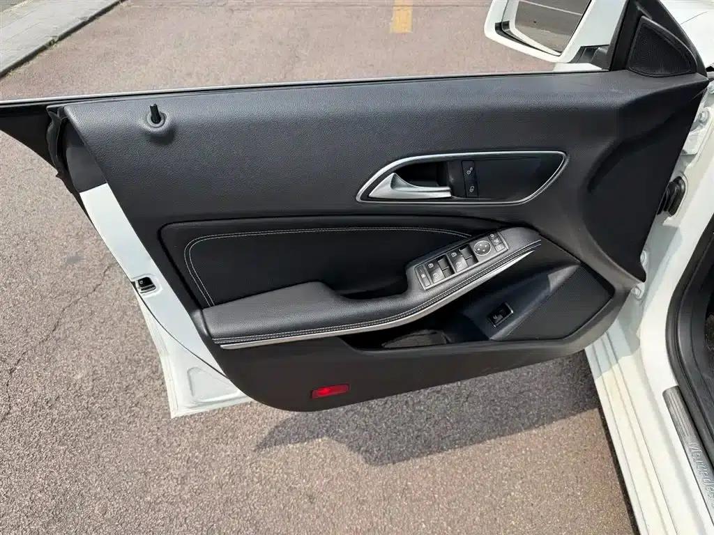 Imported Mercedes-Benz CLA 2018 CLA 200 Dynamic — миниатюра 6