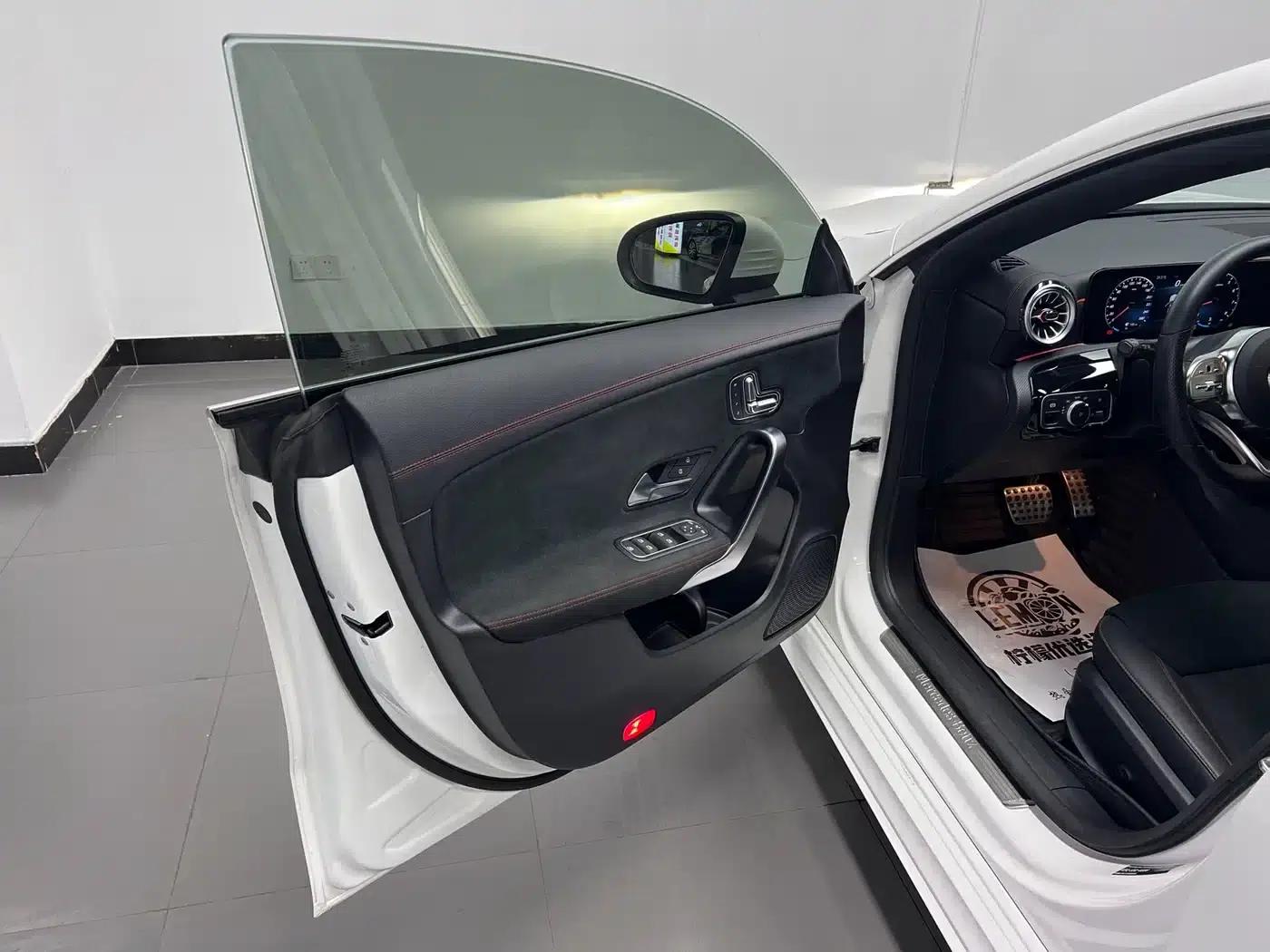 Imported Mercedes-Benz CLA 2023 CLA 200 Shooting Brake — миниатюра 16