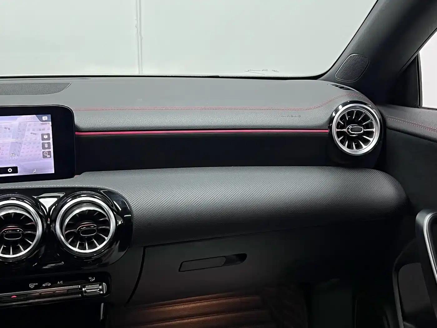 Imported Mercedes-Benz CLA 2023 CLA 200 Shooting Brake — миниатюра 29