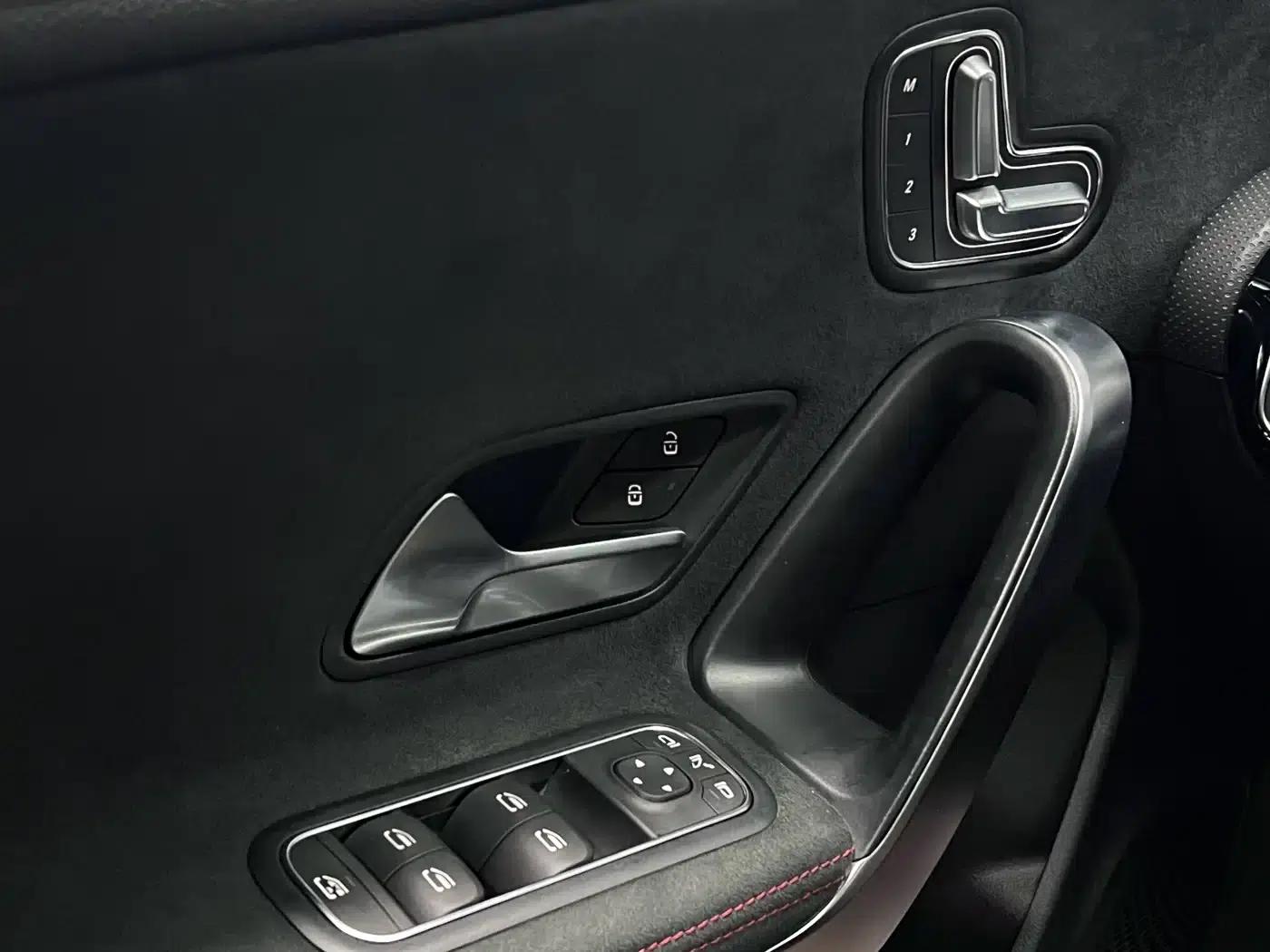 Imported Mercedes-Benz CLA 2023 CLA 200 Shooting Brake — миниатюра 37
