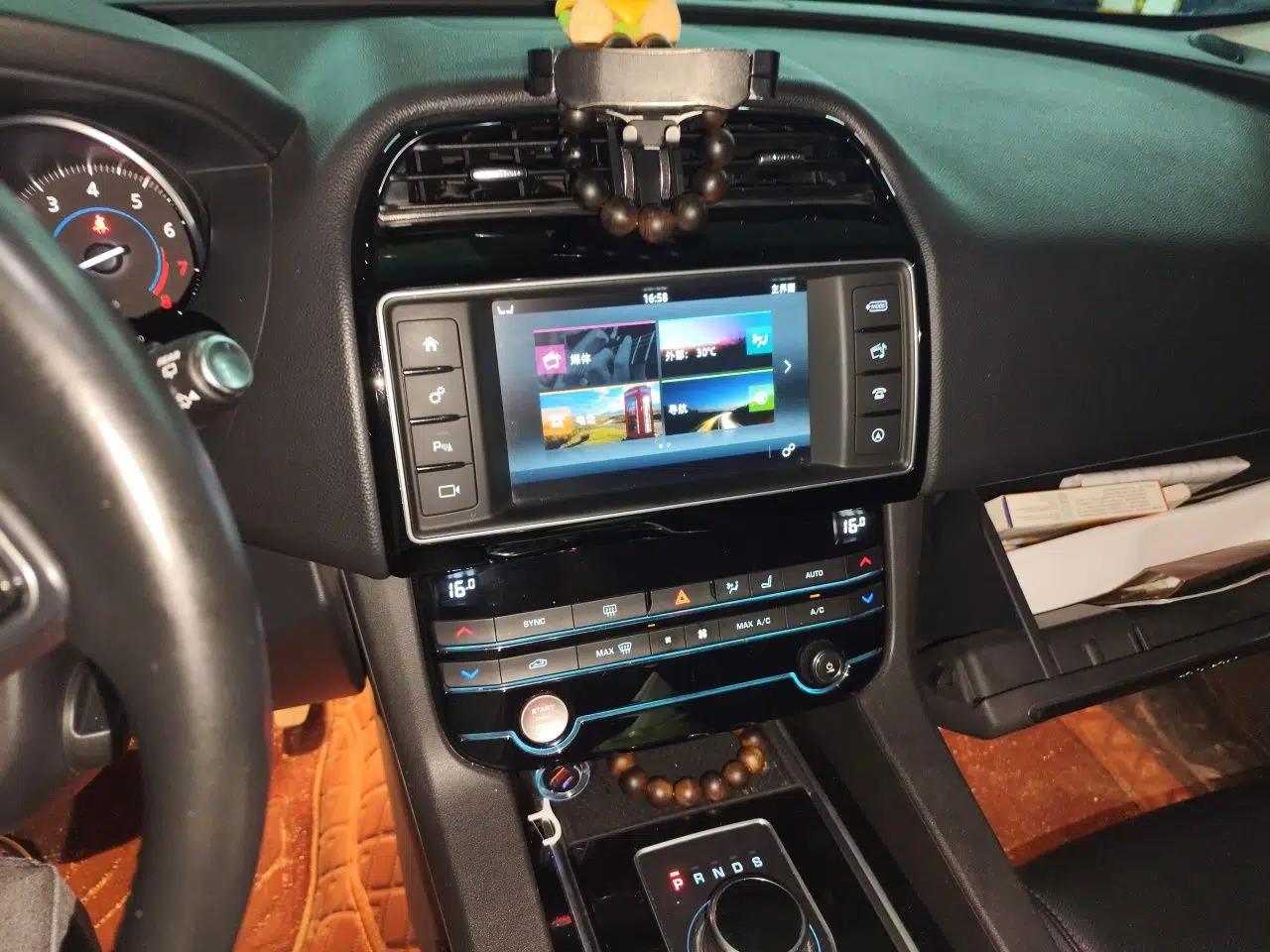 Jaguar F-PACE 2016 2.0T Two-Wheel Drive Urban Luxury Edition — миниатюра 13