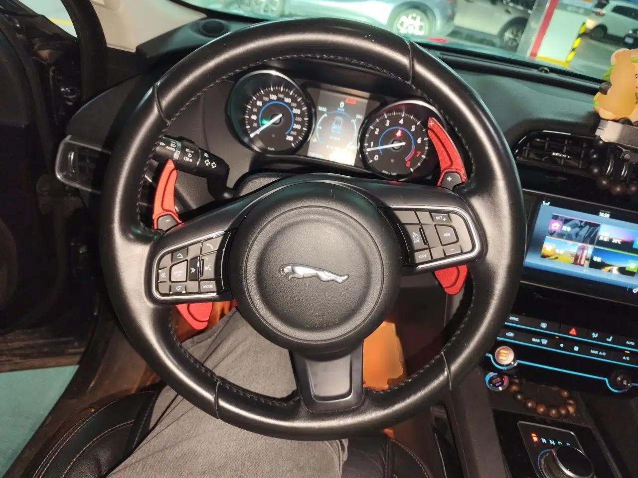 Jaguar F-PACE 2016 2.0T Two-Wheel Drive Urban Luxury Edition — миниатюра 10