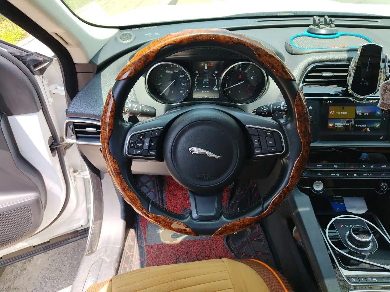 Jaguar F-PACE 2016 2.0T Two-Wheel Drive Urban Luxury Edition — миниатюра 10