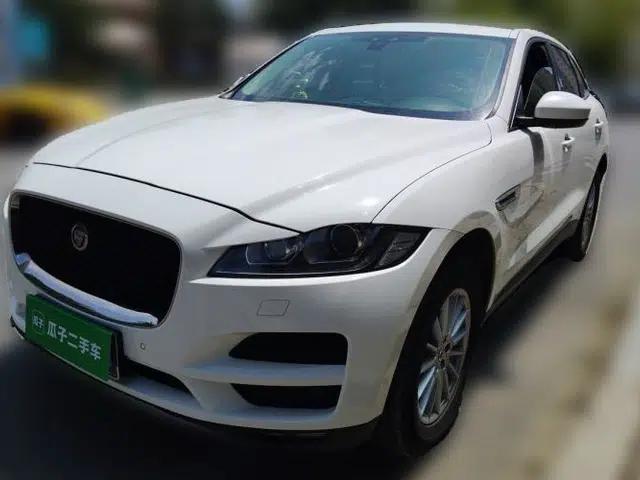 Jaguar F-PACE 2016 2.0T Two-Wheel Drive Urban Luxury Edition