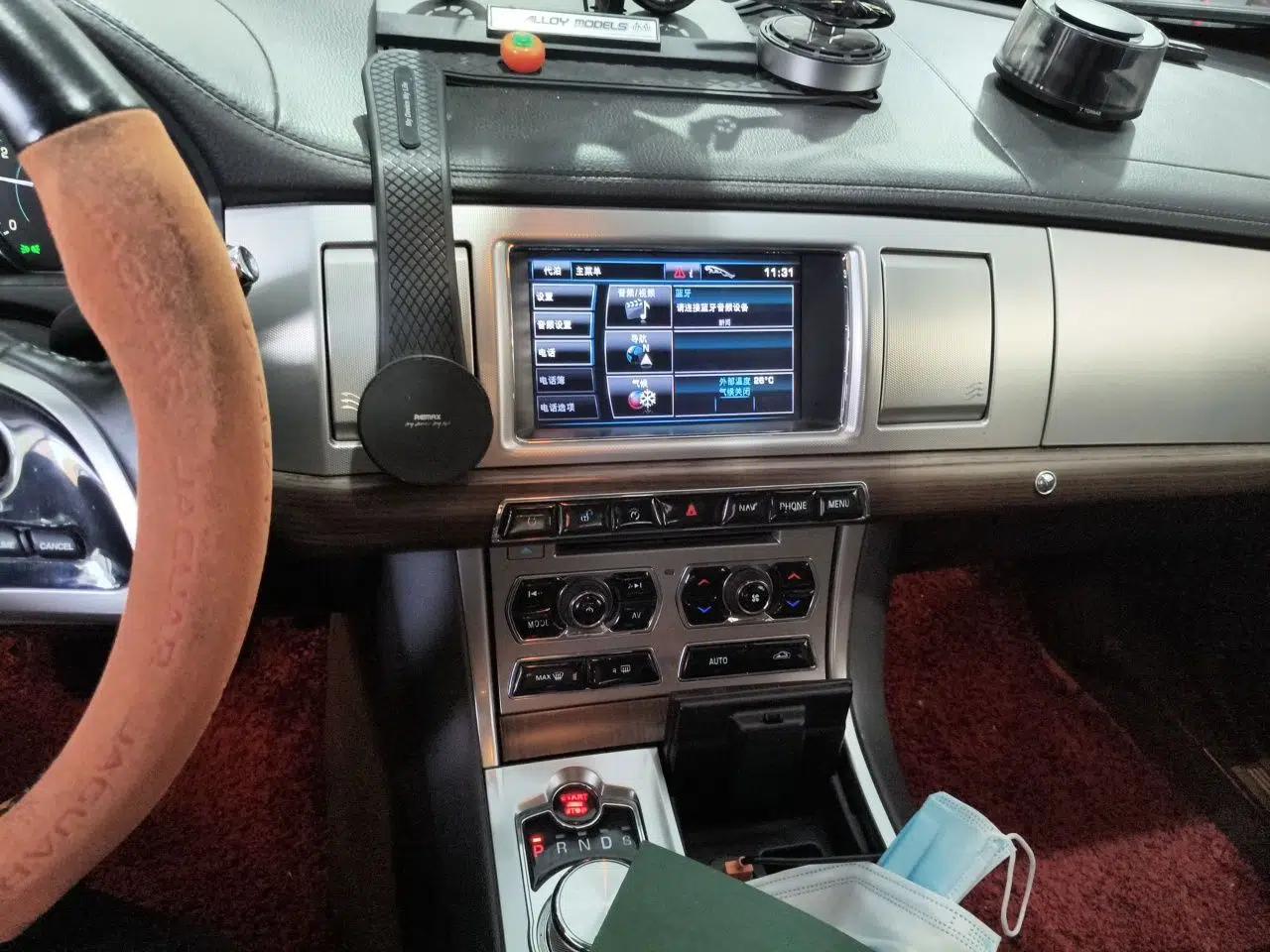 Jaguar XF 2013 XF 2.0T Luxury Edition — миниатюра 13