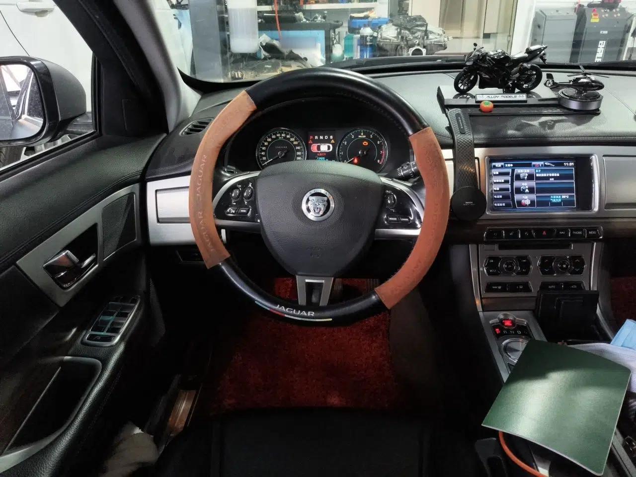 Jaguar XF 2013 XF 2.0T Luxury Edition — миниатюра 10