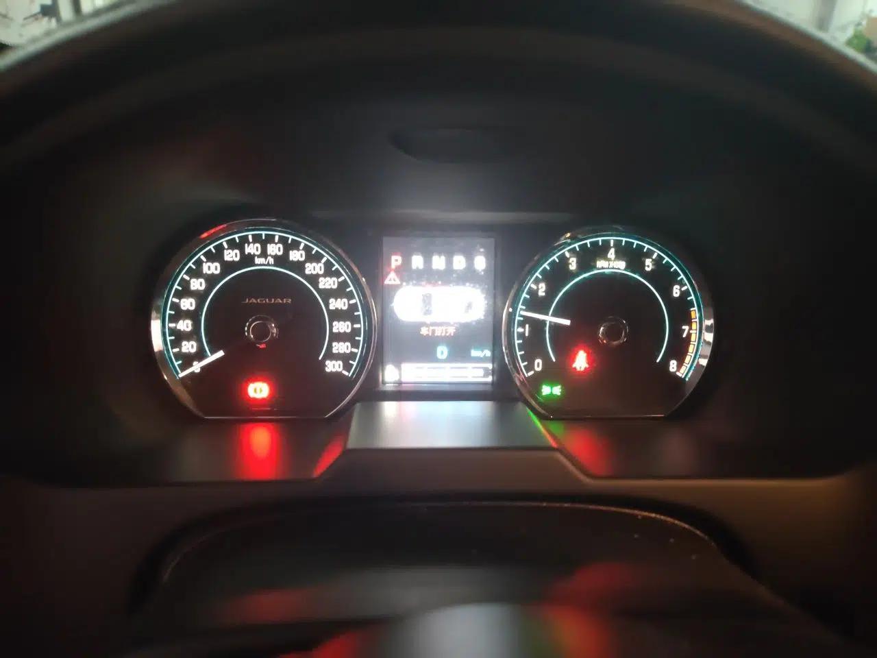 Jaguar XF 2014 XF 2.0T Luxury Edition — миниатюра 11