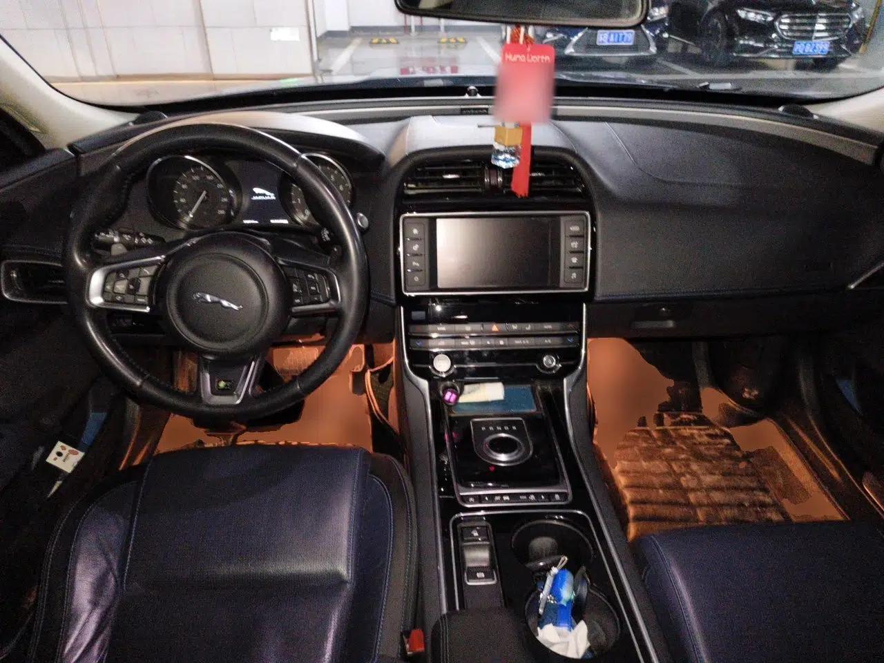 Jaguar XE 2017 2.0T 200 PS R-Sport — миниатюра 9