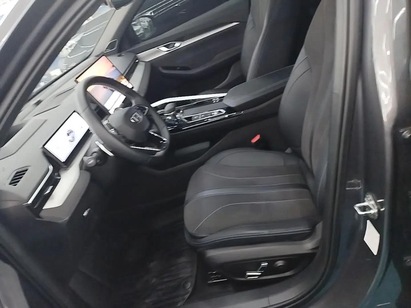 Geely Auto Preface 2025 Dongfang Yao 2.0TD Moonlight Edition — миниатюра 17