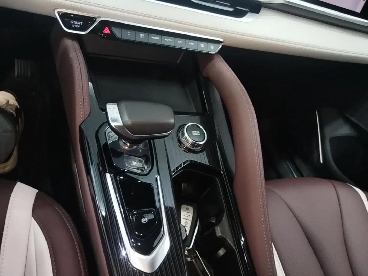 Geely Auto Monjaro L 2021 2.0TD DCT EVO Two-Wheel Drive Prestige Version — миниатюра 21