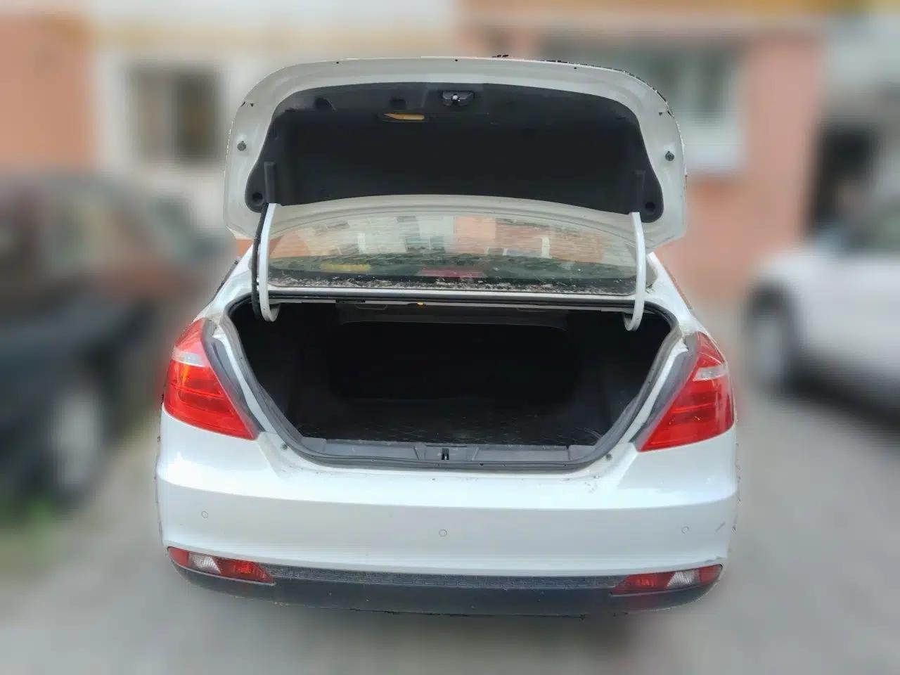 Geely Auto Emgrand 2017 Sedan Million Edition 1.5L CVT Upward Version — миниатюра 19