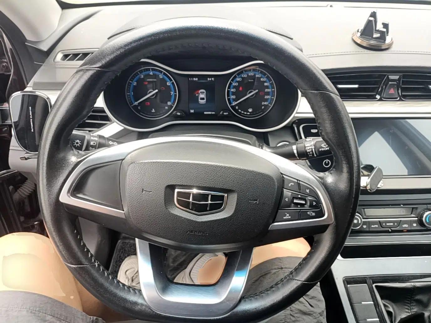 Geely Auto Emgrand 2019 Leading Edition 1.5L Manual Luxury Model China VI Standard — миниатюра 13