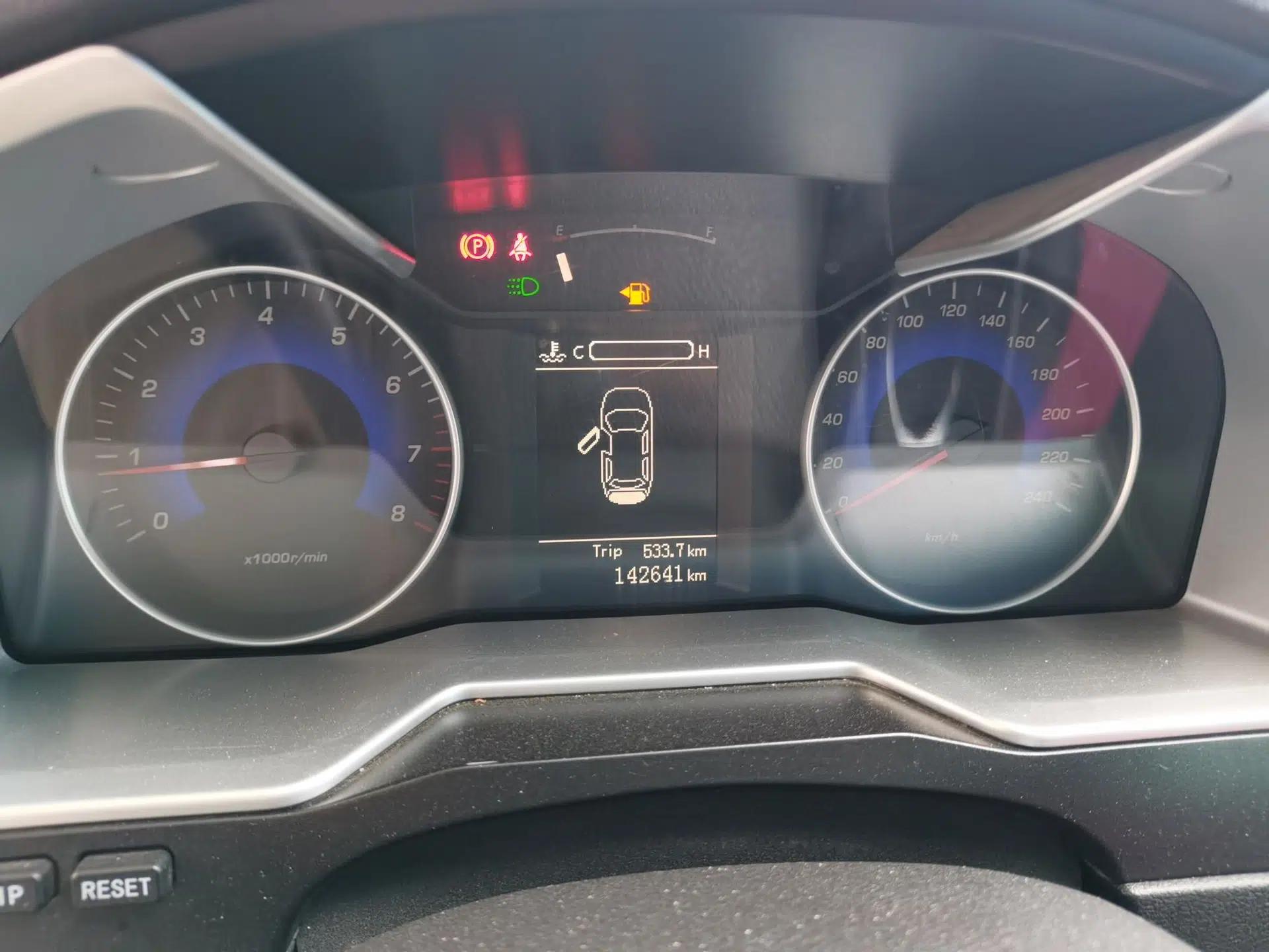 Geely Auto Emgrand 2014 Hatchback 1.5L Manual Fashion Edition — миниатюра 11
