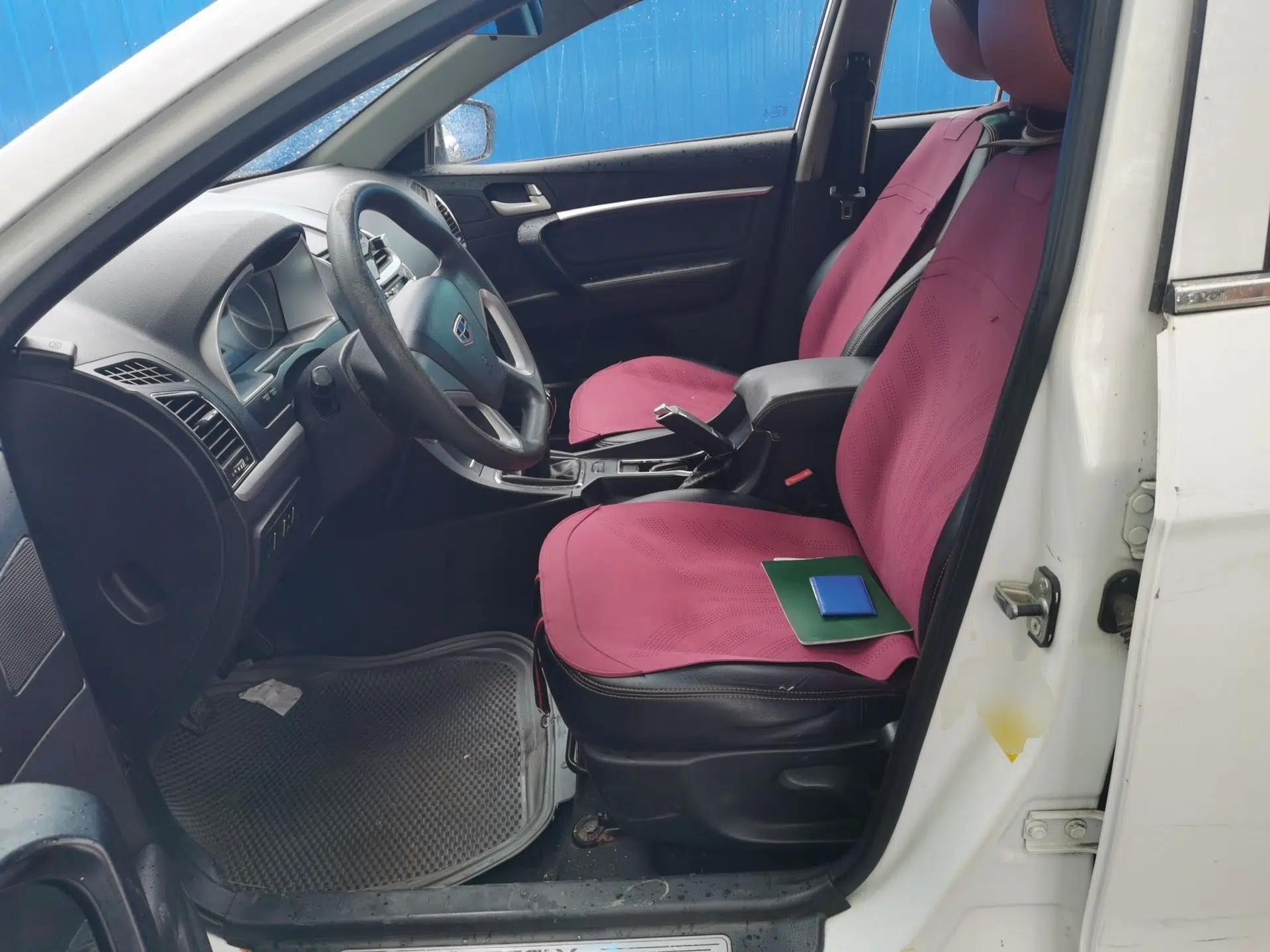 Geely Auto Emgrand 2014 Hatchback 1.5L Manual Fashion Edition — миниатюра 15