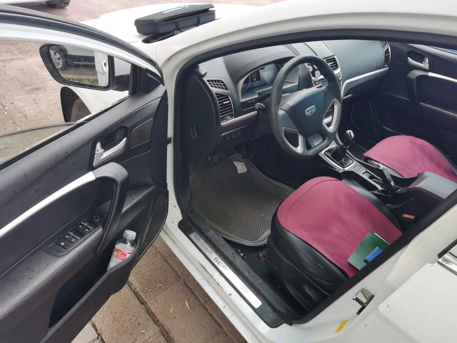 Geely Auto Emgrand 2014 Hatchback 1.5L Manual Fashion Edition — миниатюра 16