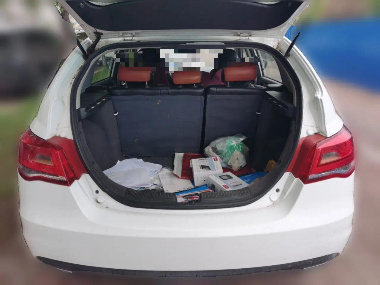 Geely Auto Emgrand 2014 Hatchback 1.5L Manual Fashion Edition — миниатюра 19