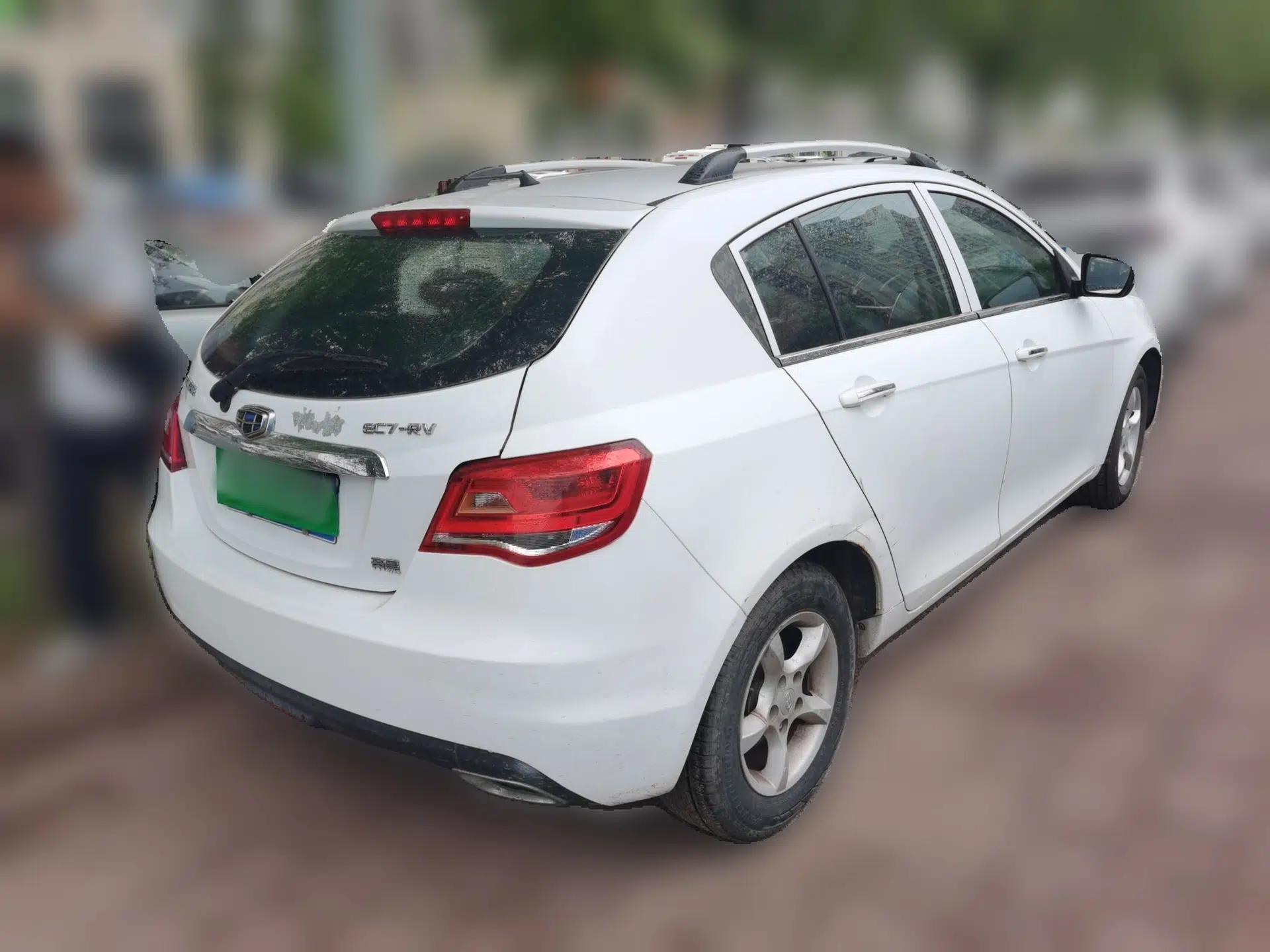 Geely Auto Emgrand 2014 Hatchback 1.5L Manual Fashion Edition — миниатюра 6