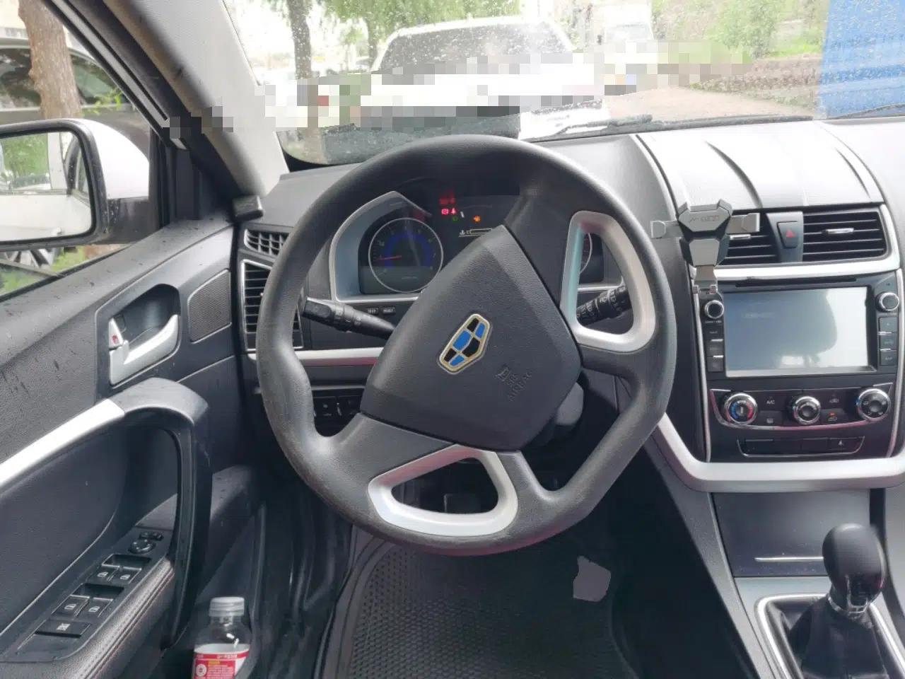 Geely Auto Emgrand 2014 Hatchback 1.5L Manual Fashion Edition — миниатюра 10