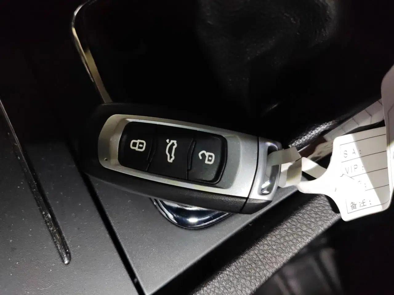 Geely Auto Emgrand 2016 Sedan 1.5L Manual Upward Edition — миниатюра 17
