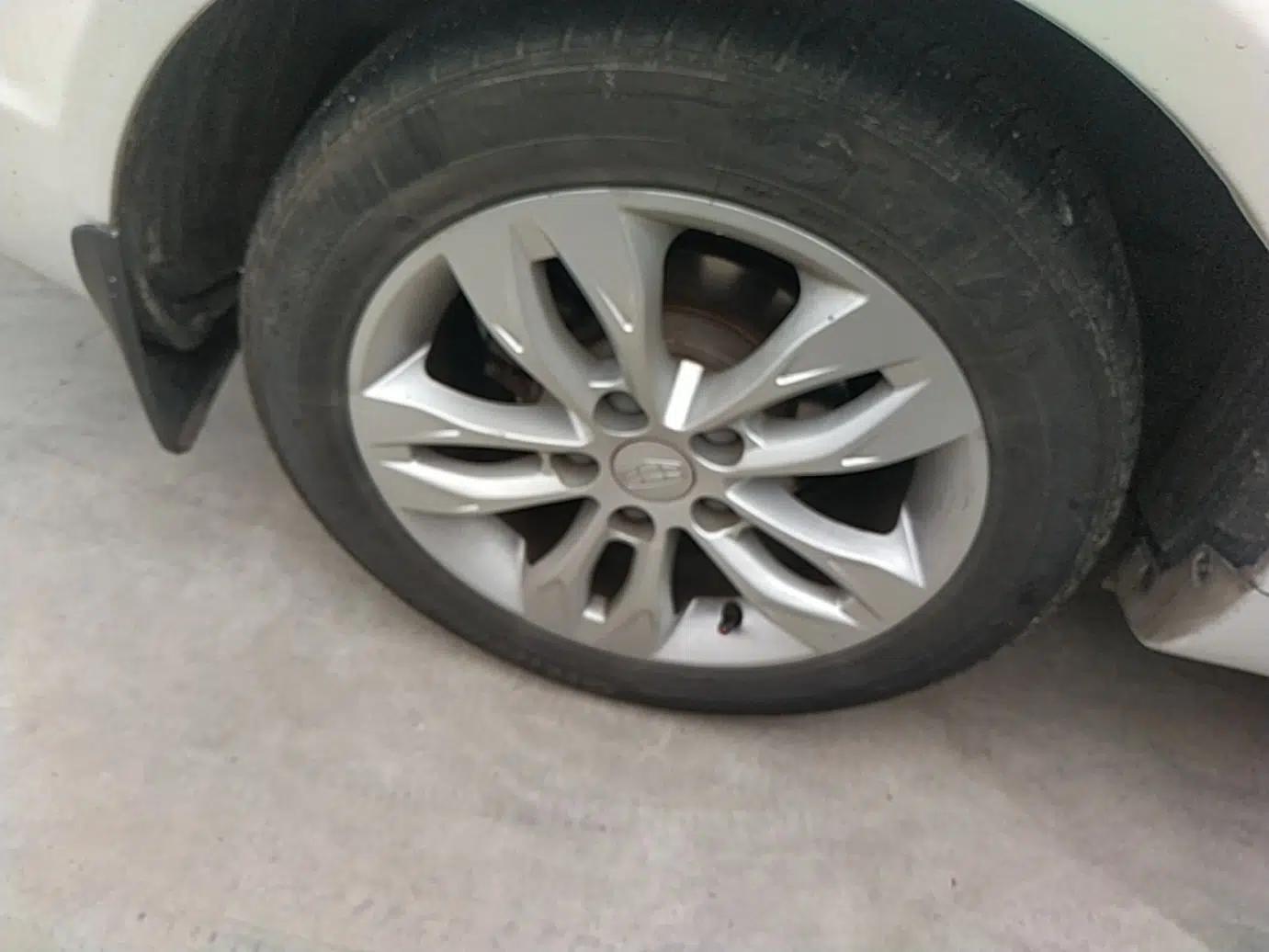 Geely Auto Emgrand 2015 Sedan 1.5L Manual - Top Trim Level — миниатюра 11