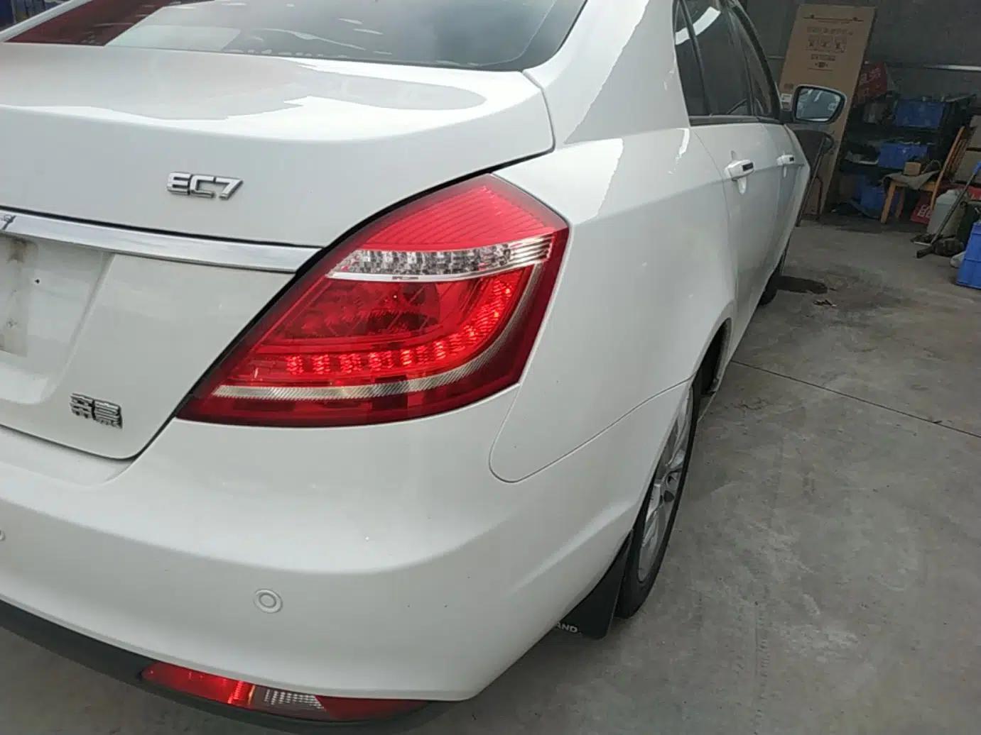 Geely Auto Emgrand 2015 Sedan 1.5L Manual - Top Trim Level — миниатюра 14