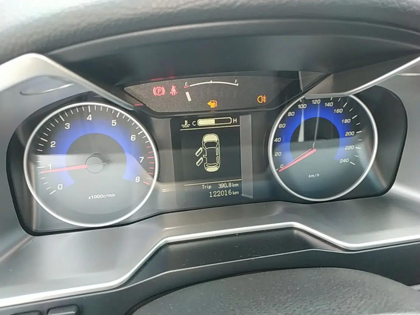 Geely Auto Emgrand 2015 Sedan 1.5L Manual - Top Trim Level — миниатюра 19
