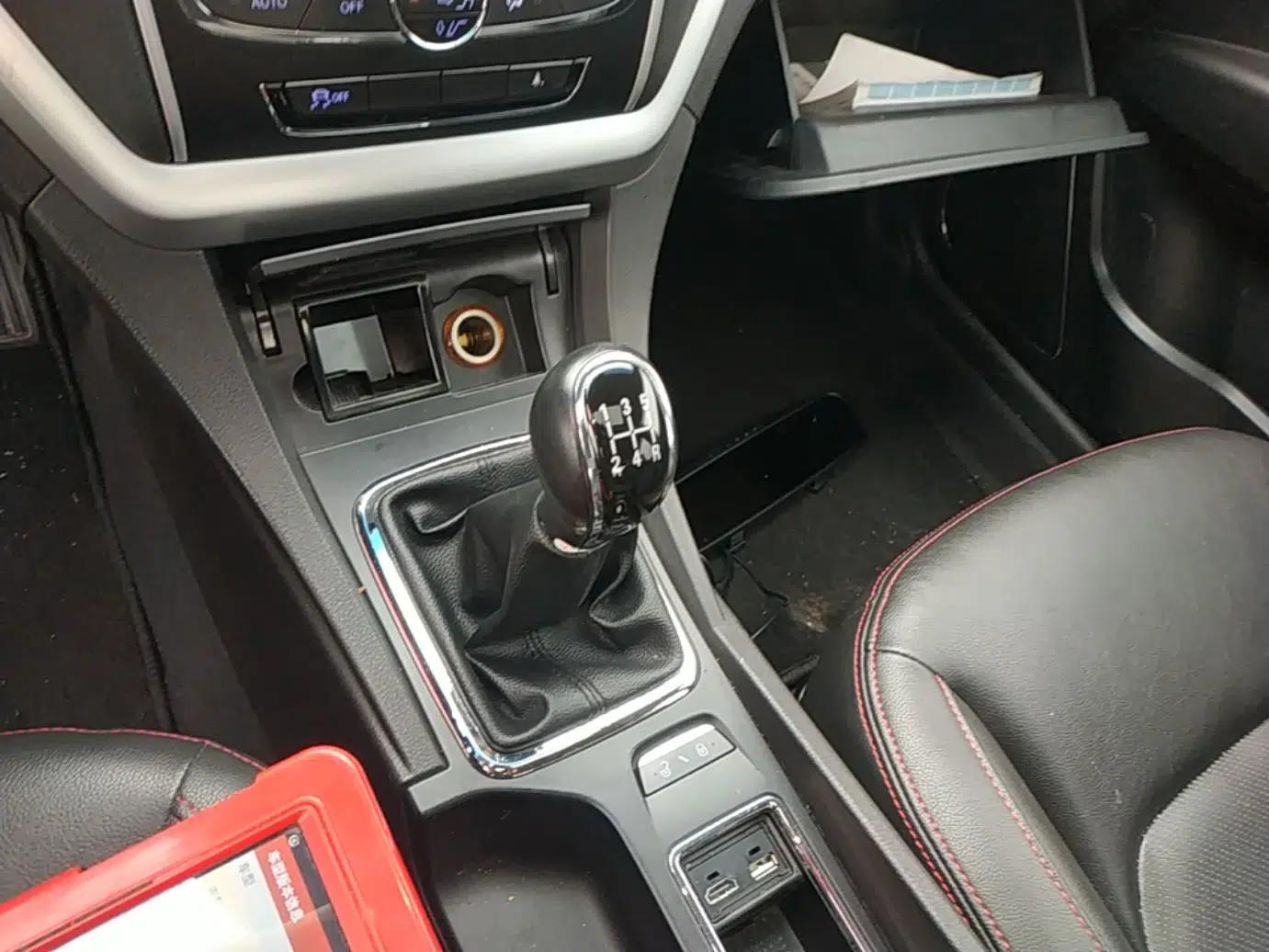 Geely Auto Emgrand 2015 Sedan 1.5L Manual - Top Trim Level — миниатюра 21