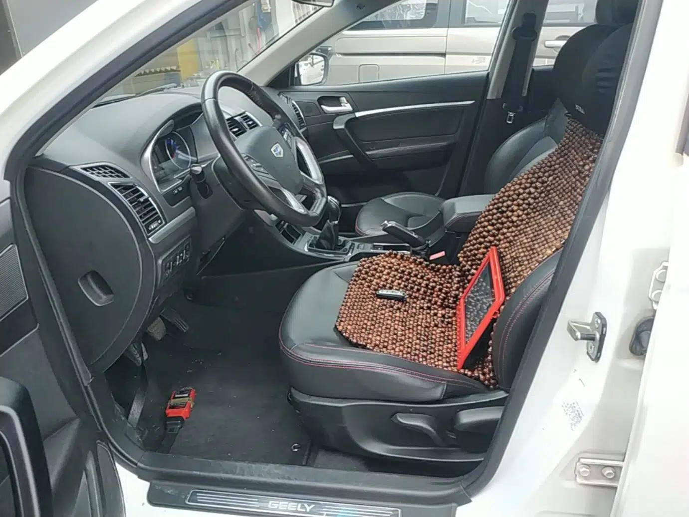 Geely Auto Emgrand 2015 Sedan 1.5L Manual - Top Trim Level — миниатюра 22