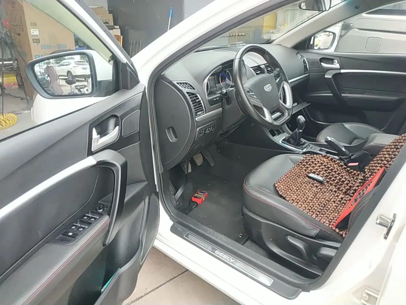 Geely Auto Emgrand 2015 Sedan 1.5L Manual - Top Trim Level — миниатюра 23