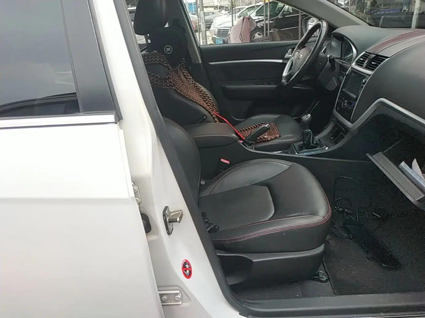 Geely Auto Emgrand 2015 Sedan 1.5L Manual - Top Trim Level — миниатюра 24