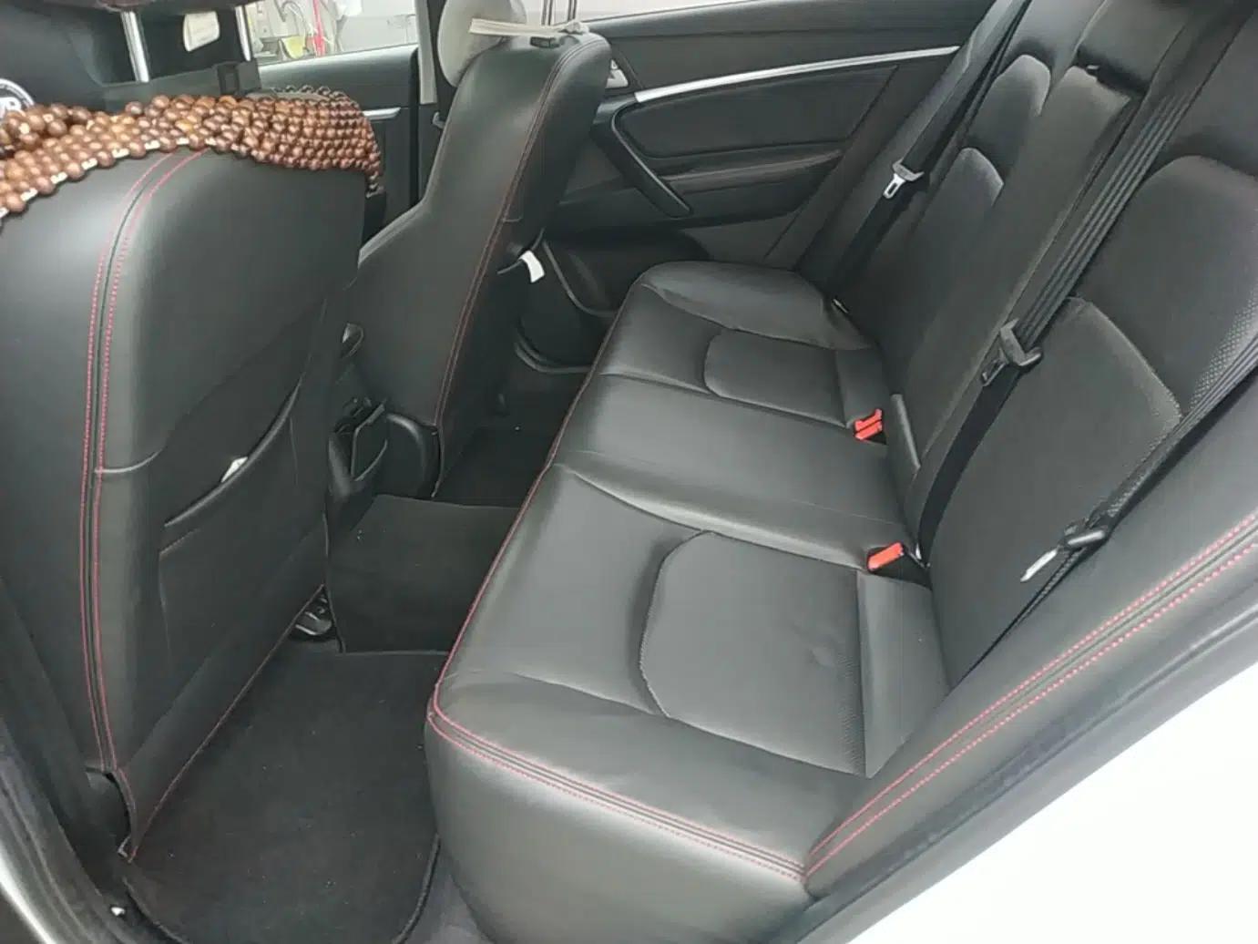 Geely Auto Emgrand 2015 Sedan 1.5L Manual - Top Trim Level — миниатюра 25