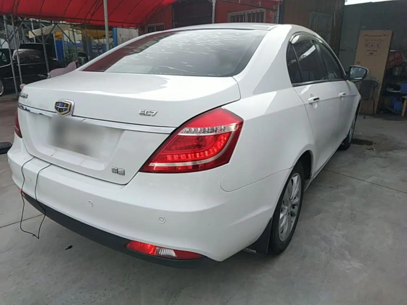 Geely Auto Emgrand 2015 Sedan 1.5L Manual - Top Trim Level — миниатюра 6