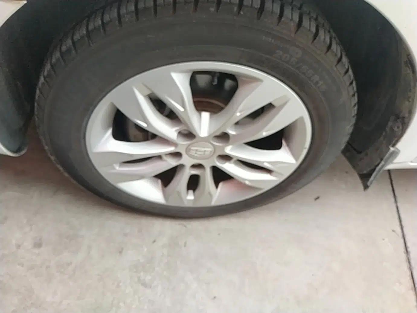 Geely Auto Emgrand 2015 Sedan 1.5L Manual - Top Trim Level — миниатюра 10