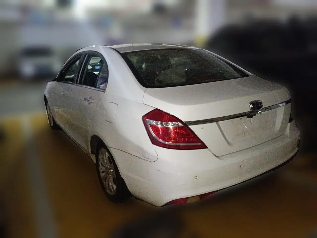 Geely Auto Emgrand 2015 Sedan 1.5L CVT Upward Version — миниатюра 4