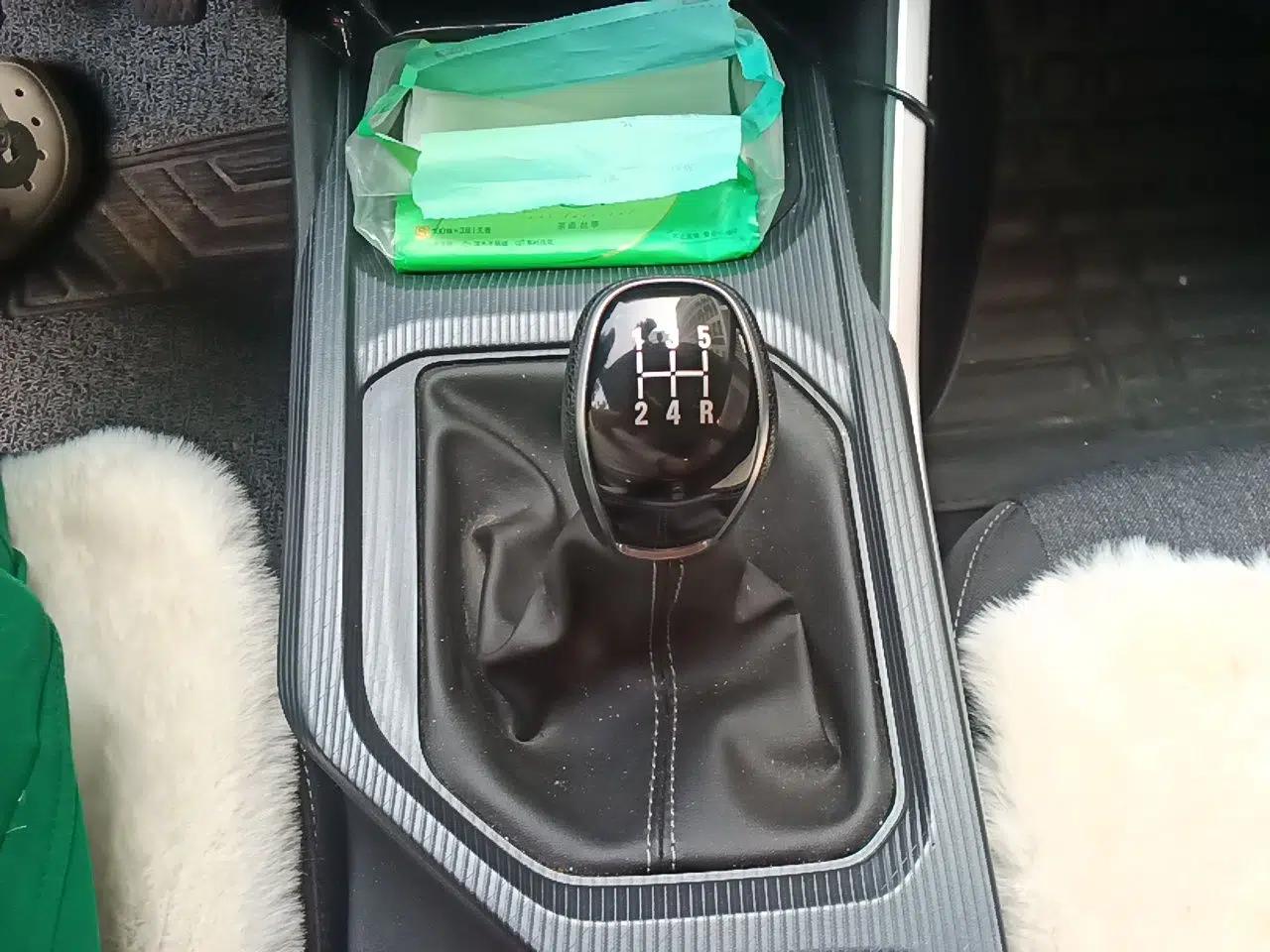 Geely Auto Emgrand 2025 4th Generation 1.5L Manual - Starry Edition — миниатюра 14