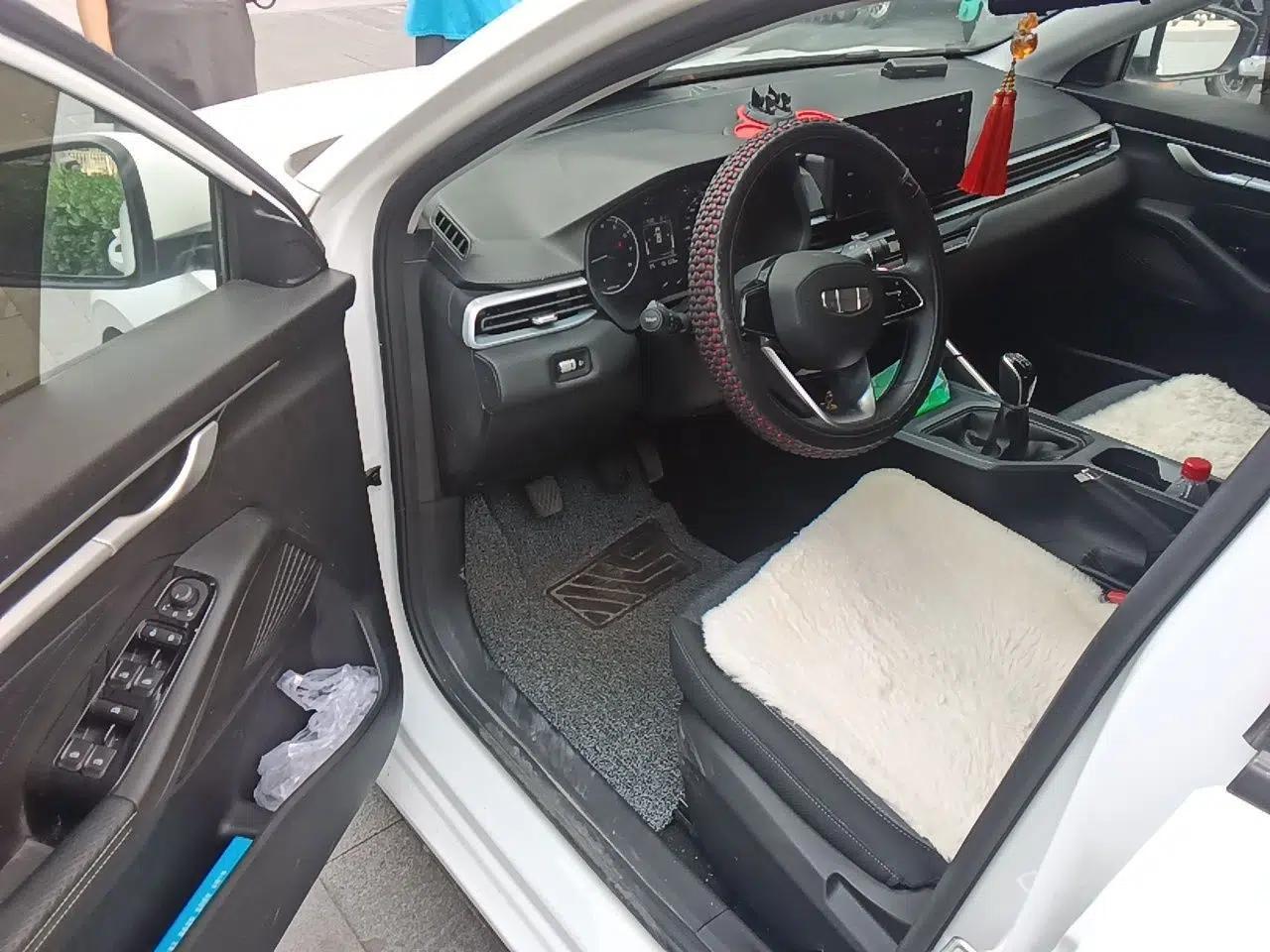 Geely Auto Emgrand 2025 4th Generation 1.5L Manual - Starry Edition — миниатюра 16
