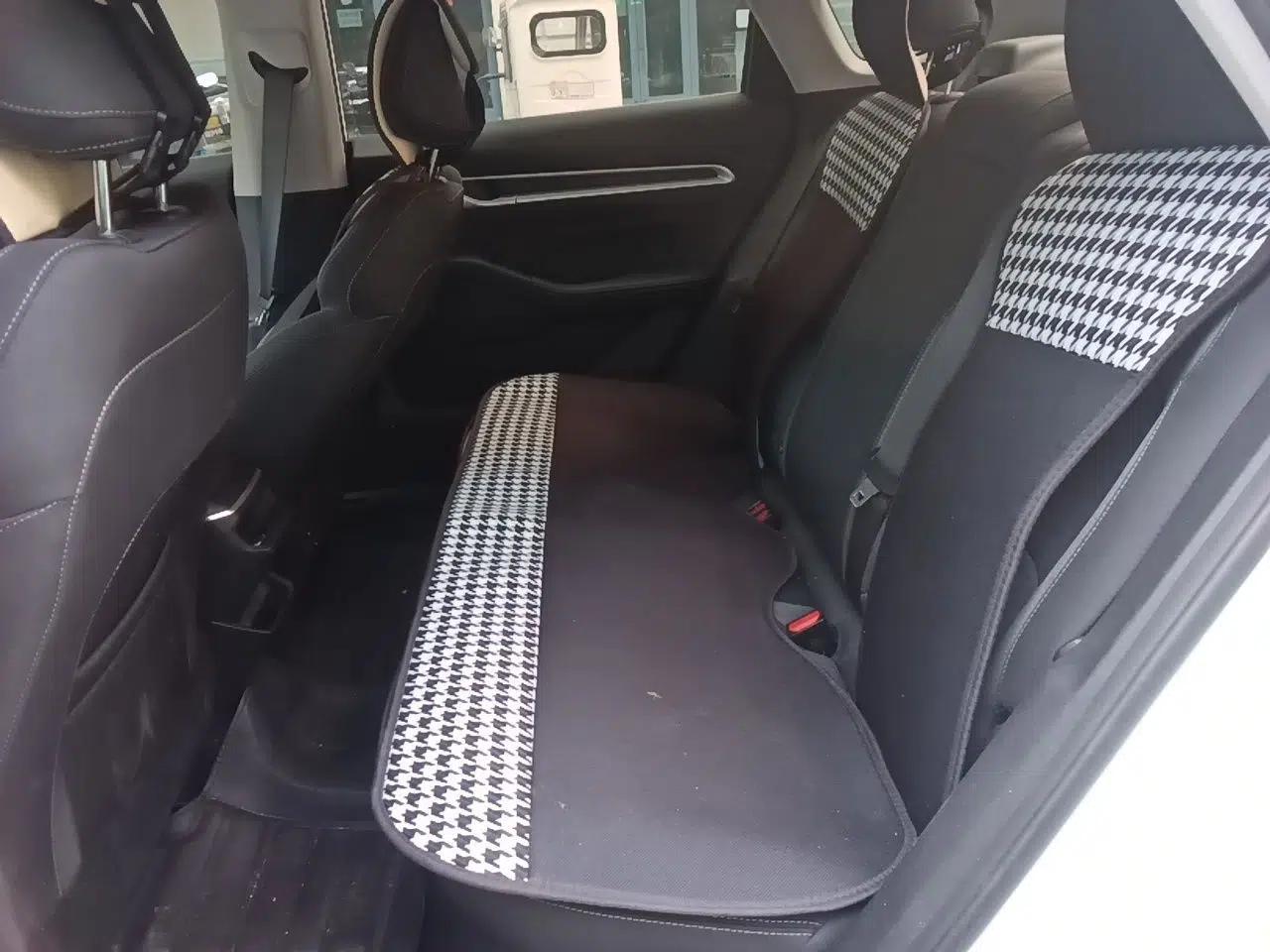 Geely Auto Emgrand 2025 4th Generation 1.5L Manual - Starry Edition — миниатюра 17