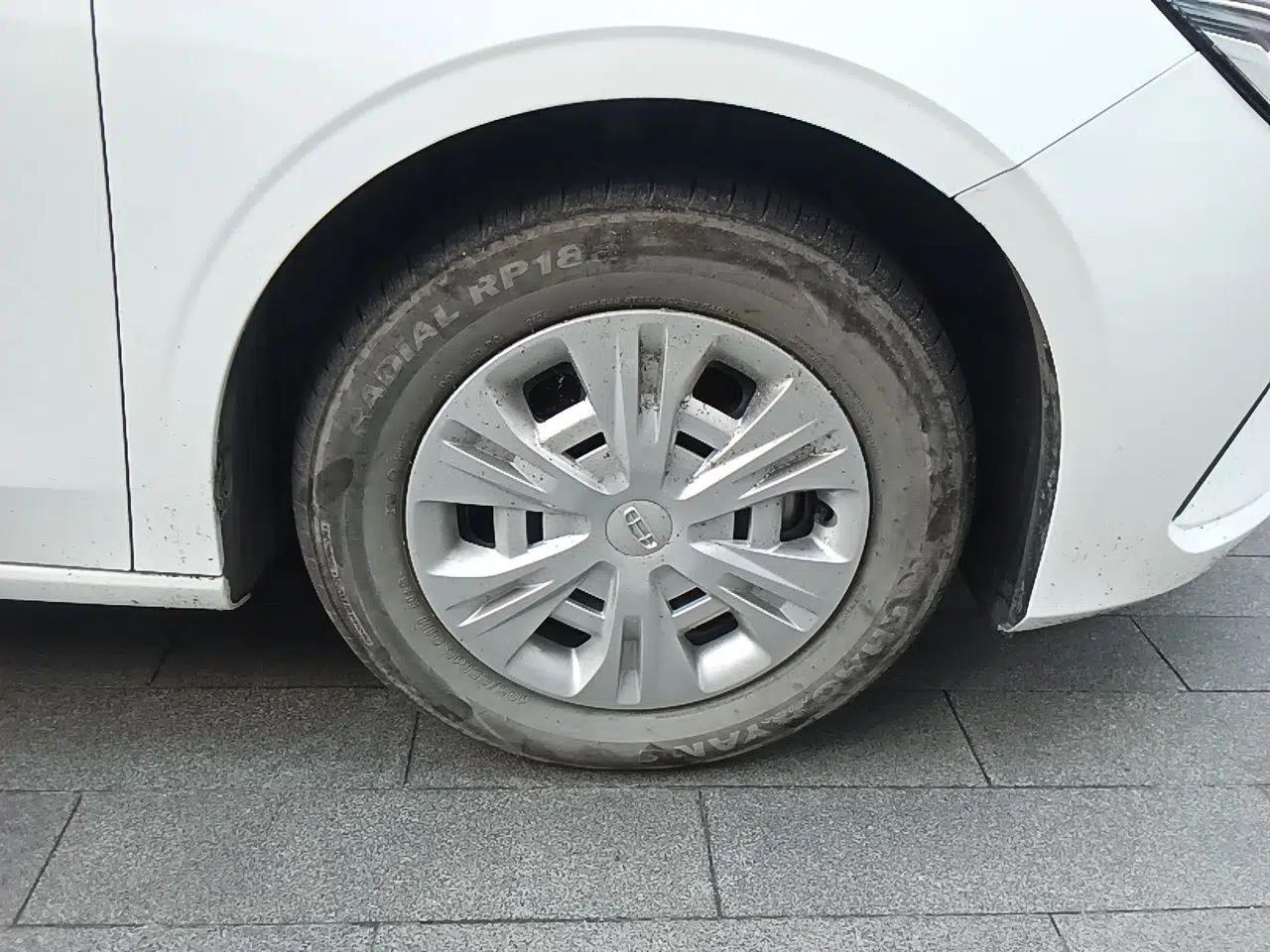 Geely Auto Emgrand 2025 4th Generation 1.5L Manual - Starry Edition — миниатюра 8