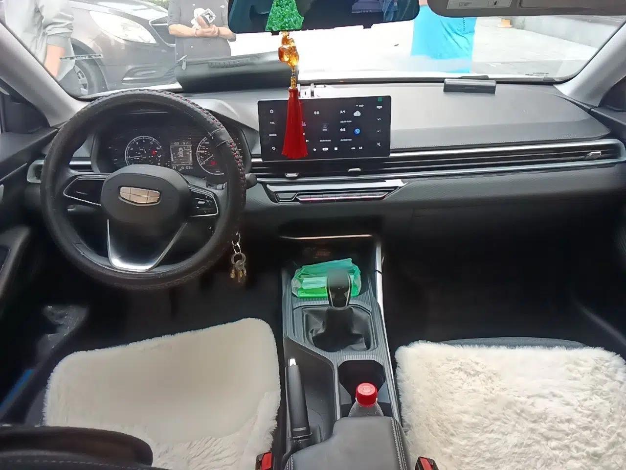 Geely Auto Emgrand 2025 4th Generation 1.5L Manual - Starry Edition — миниатюра 9