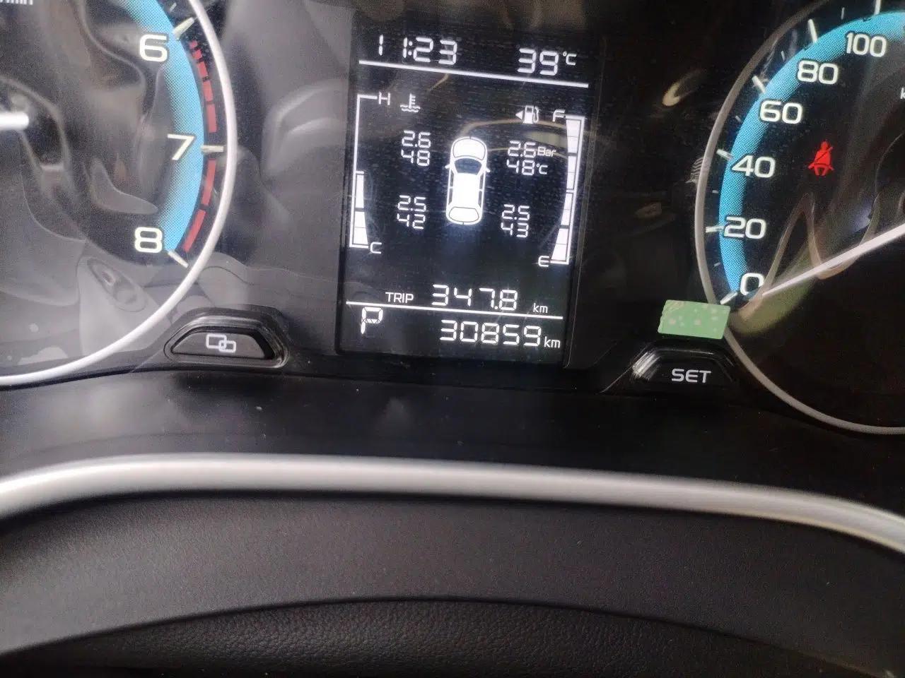 Geely Auto Emgrand 2021 UP 1.5L CVT Luxury Model — миниатюра 12