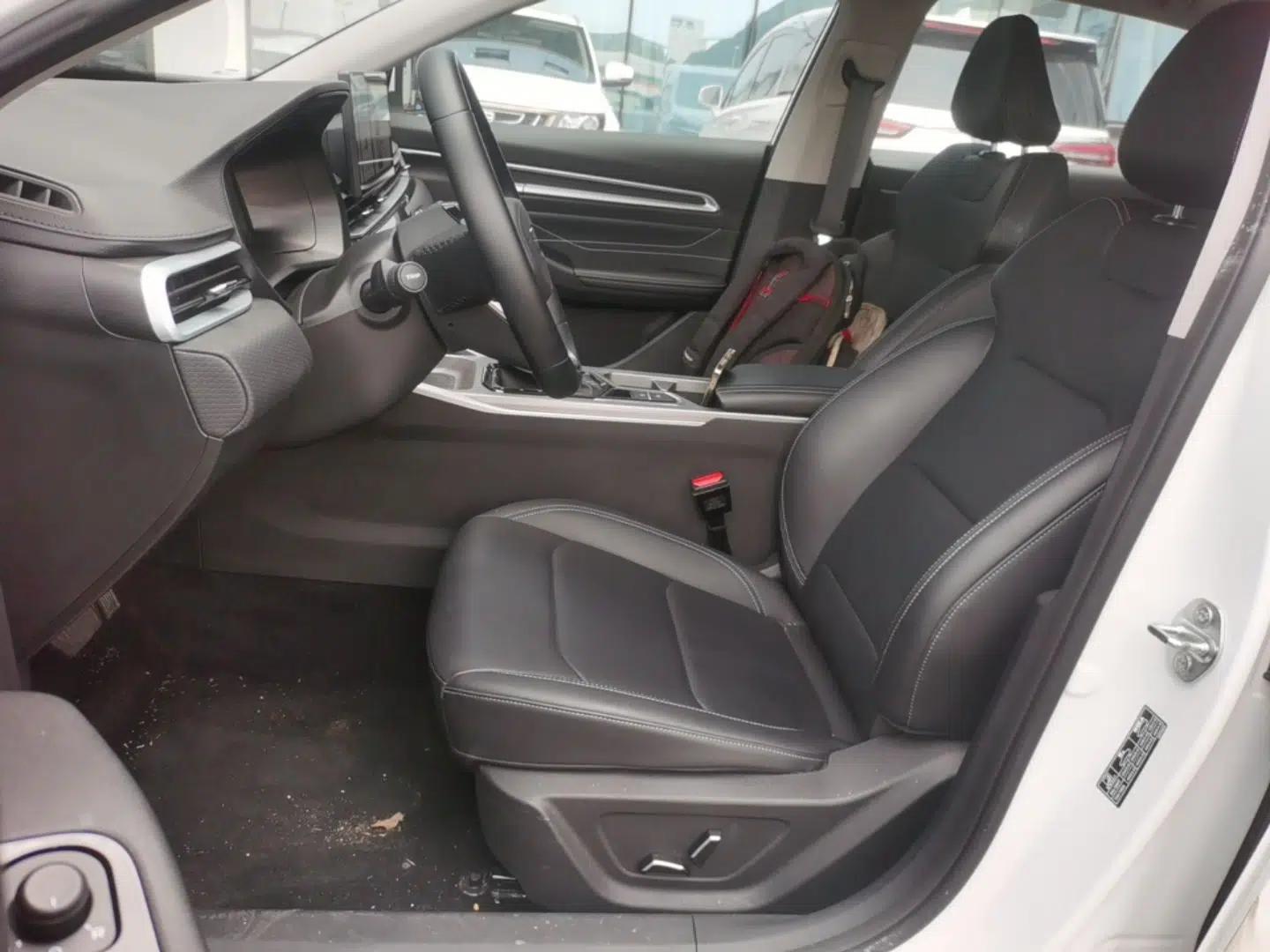 Geely Auto Emgrand 2026 Model 4th Generation 4 Millionth Anniversary Edition 1.5L CVT Feiyue Edition — миниатюра 17