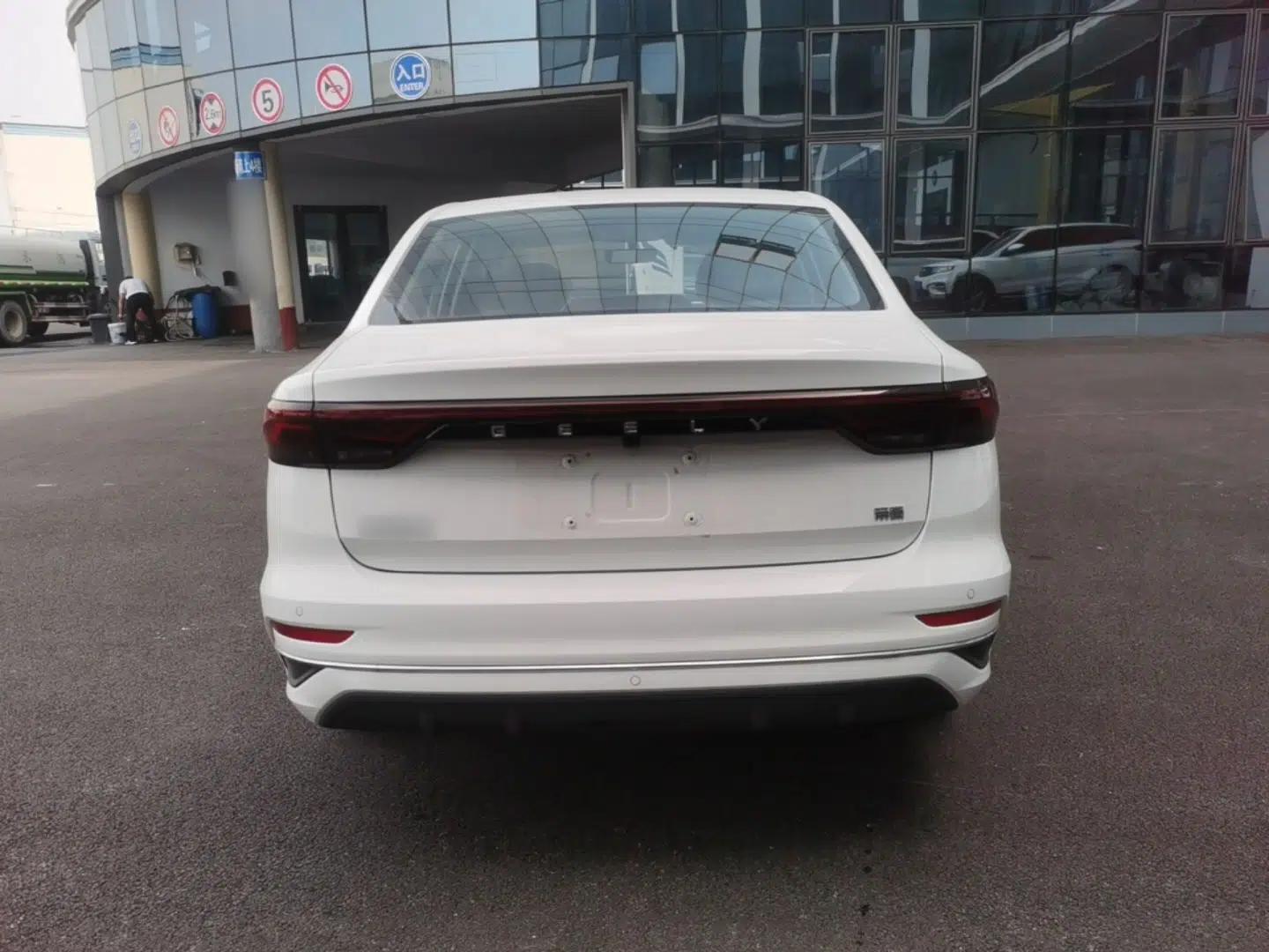 Geely Auto Emgrand 2026 Model 4th Generation 4 Millionth Anniversary Edition 1.5L CVT Feiyue Edition — миниатюра 5