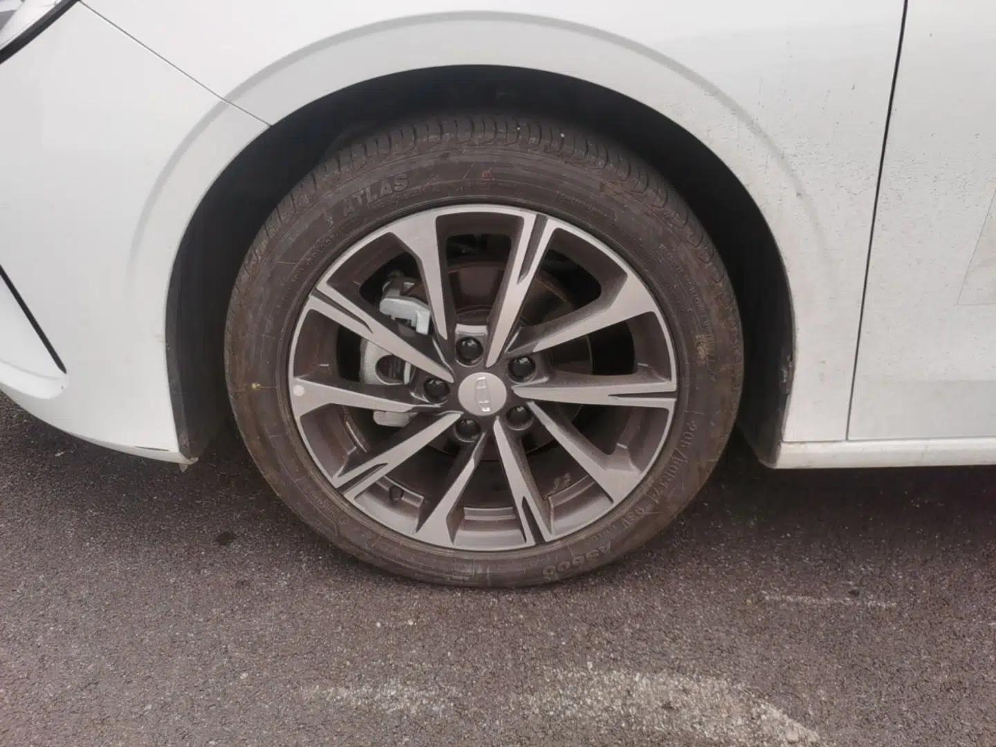 Geely Auto Emgrand 2026 Model 4th Generation 4 Millionth Anniversary Edition 1.5L CVT Feiyue Edition — миниатюра 10