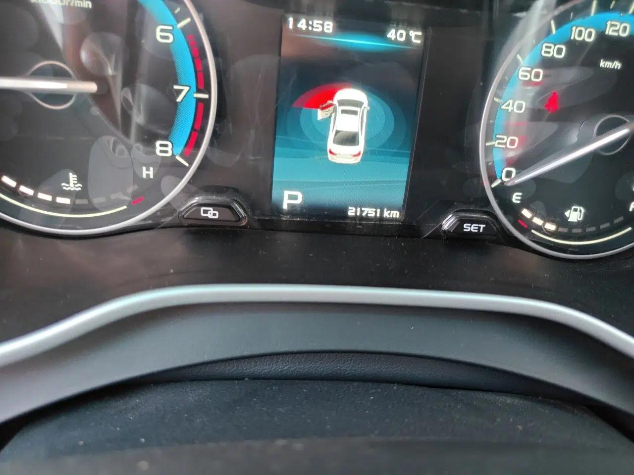 Geely Auto Emgrand 2019 Leading Edition 1.5L CVT Luxury Model China VI Standard — миниатюра 12