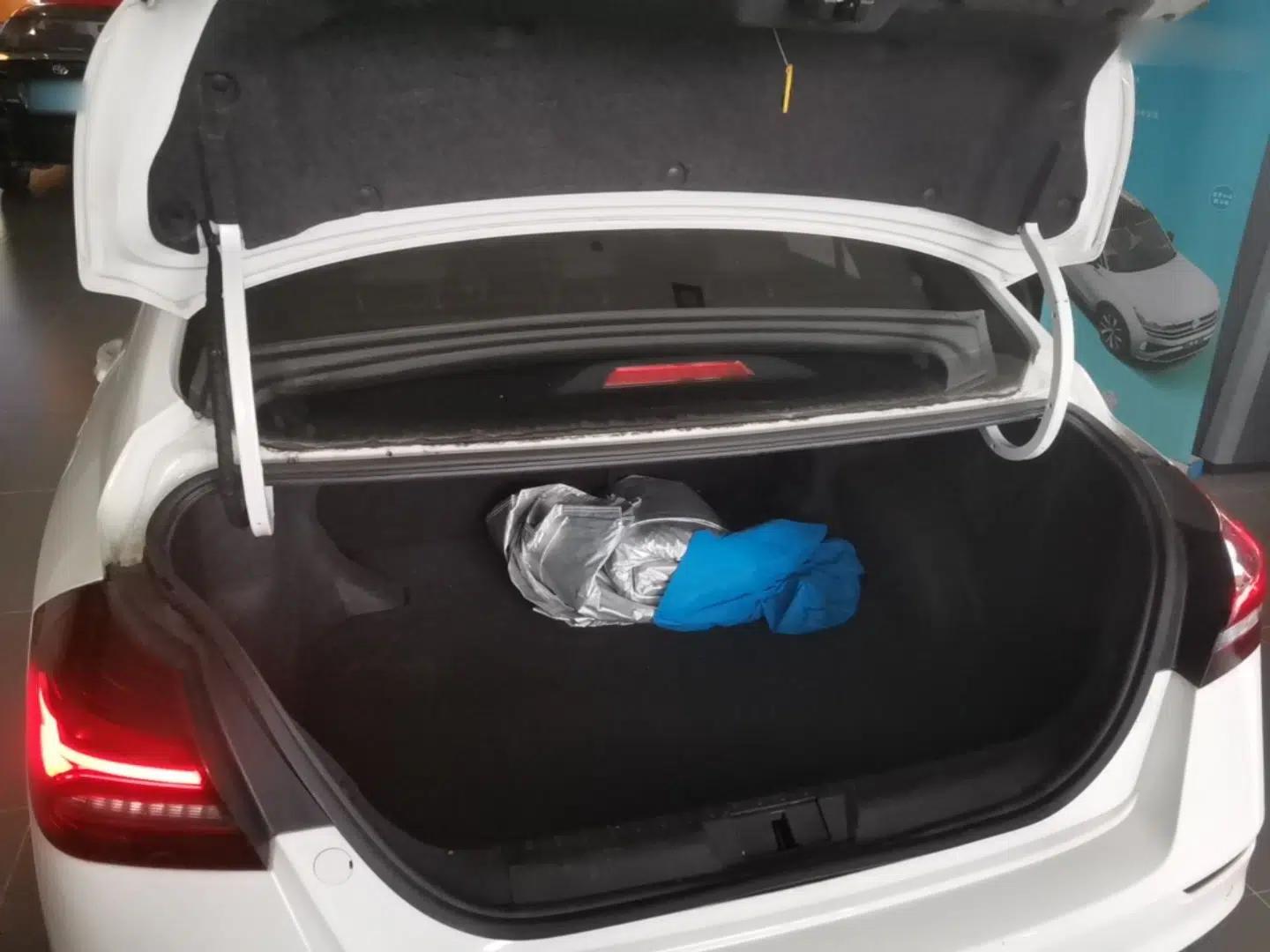 Geely Auto Emgrand 2021 UP 1.5L CVT Luxury Model — миниатюра 4