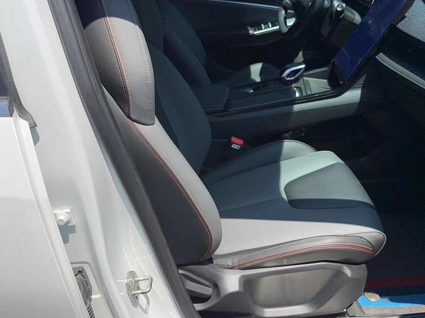 Geely Auto Emgrand X7 Sport 2023 Boyue COOL 1.5TD Friend Edition — миниатюра 13