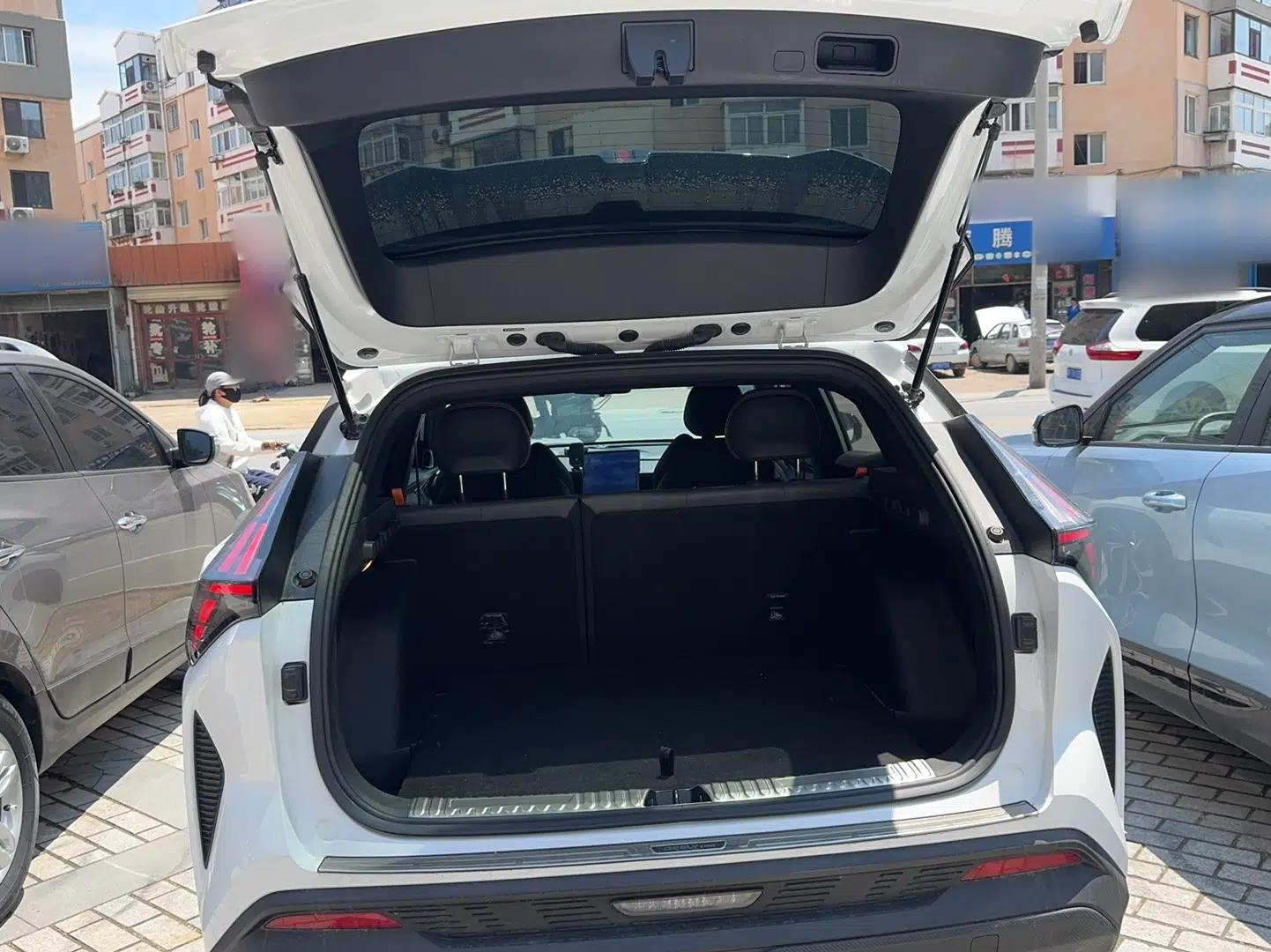Geely Auto Emgrand X7 Sport 2023 Boyue COOL 1.5TD Friend Edition — миниатюра 15