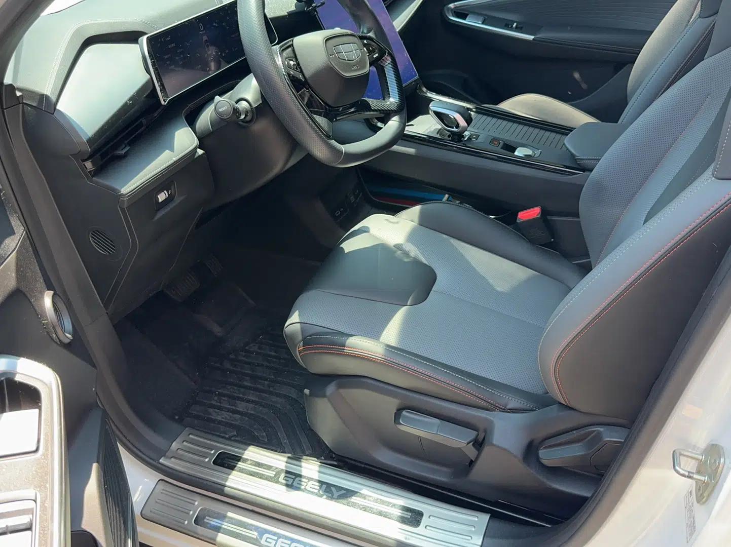 Geely Auto Emgrand X7 Sport 2023 Boyue COOL 1.5TD Friend Edition — миниатюра 16