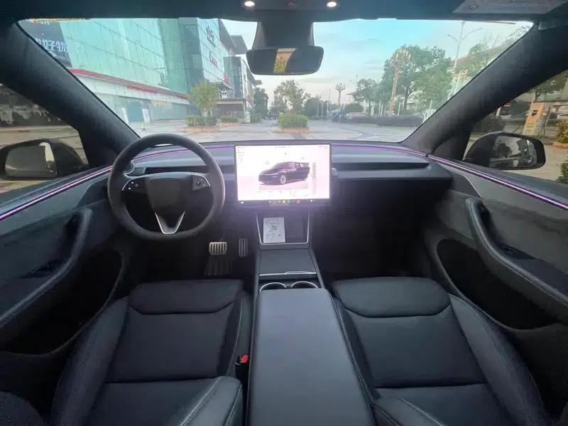 Model Y L 2026 Standard Edition — миниатюра 6